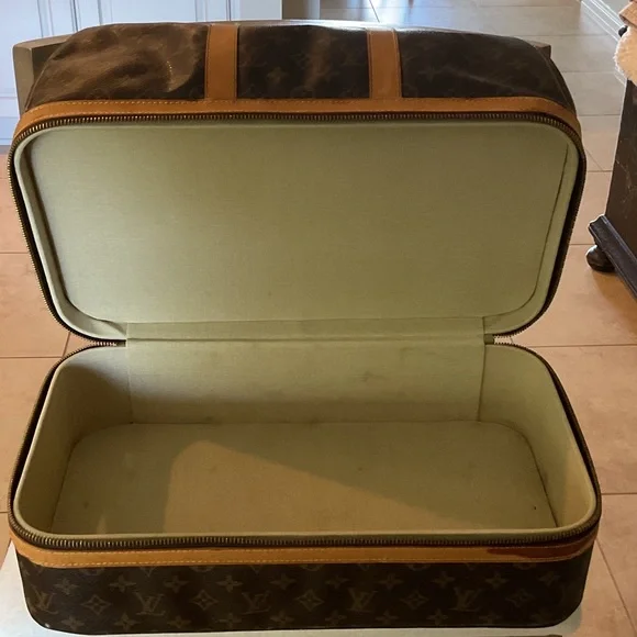 Louis Vuitton Monogram Duffel Bag in Brown and Tan - Picture 3 of 6